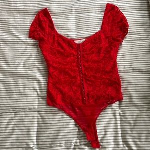ASTR RED LACE BODYSUIT SIZE M